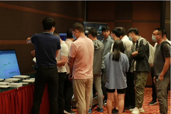 产品展示区交流