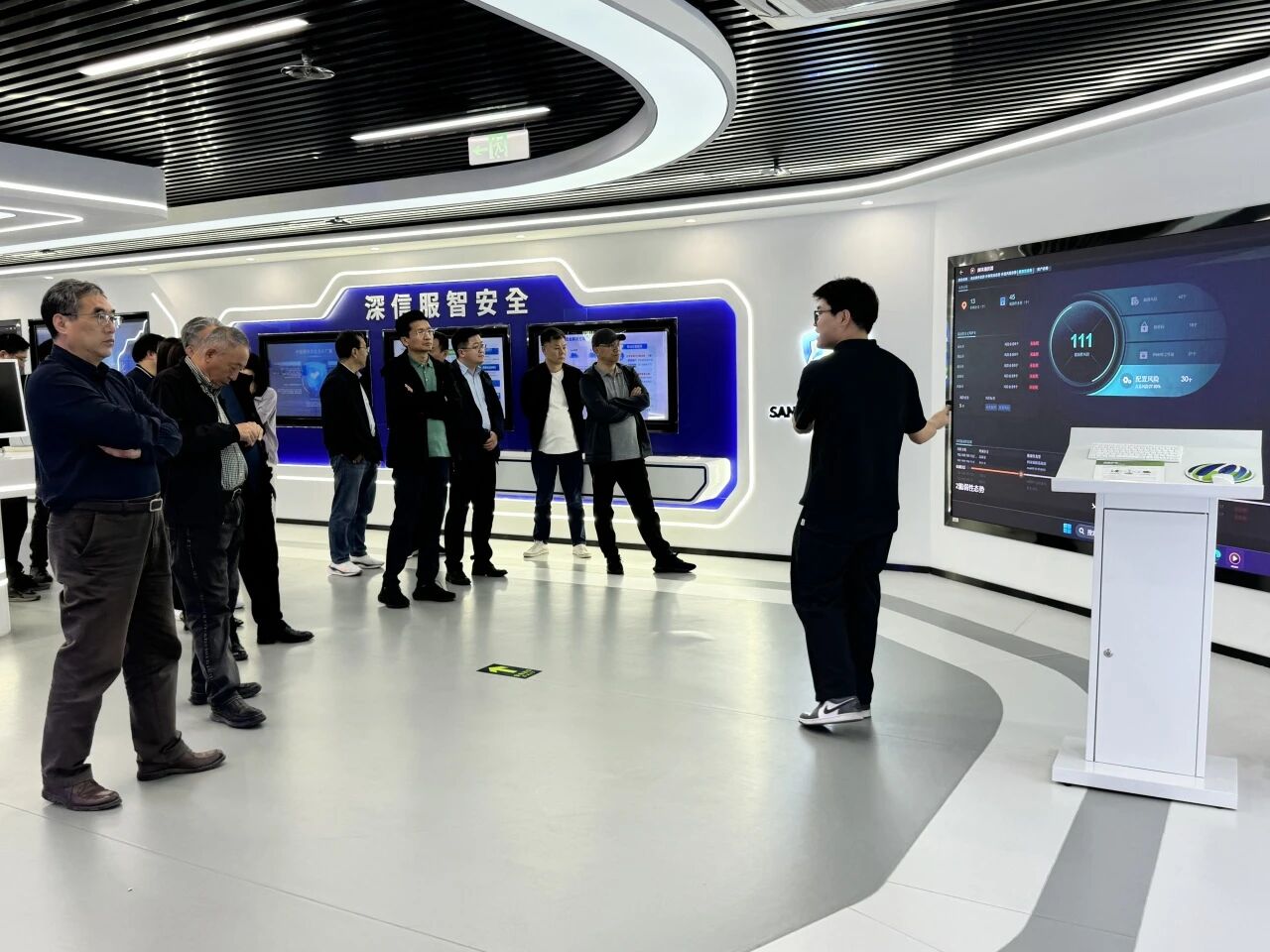 1770277782928516.jpg c1881e406ce7997c984eddebda85bd26.jpg